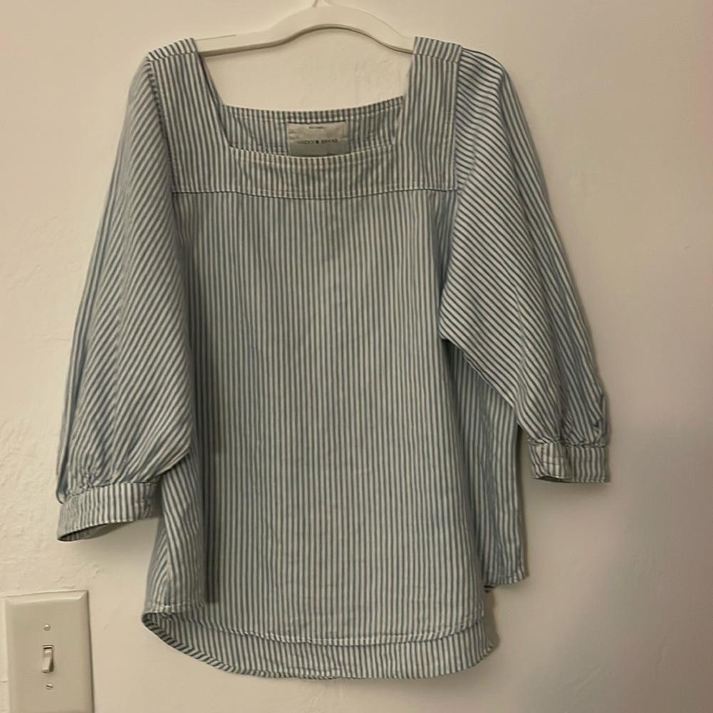A Lucky Brand shirt, in a very good condition. The fabric is cotton, very soft.